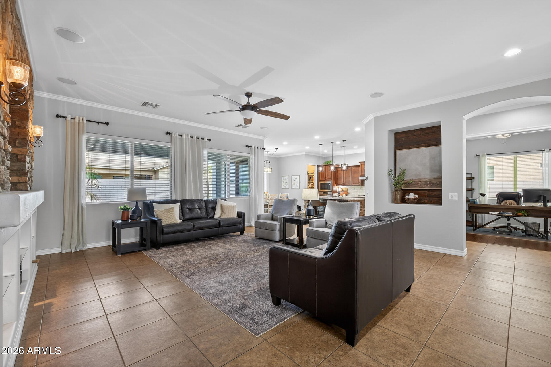 2482 East Plum Street Gilbert, AZ 85298 - Photo 14 of 64 10)GREAT ROOM