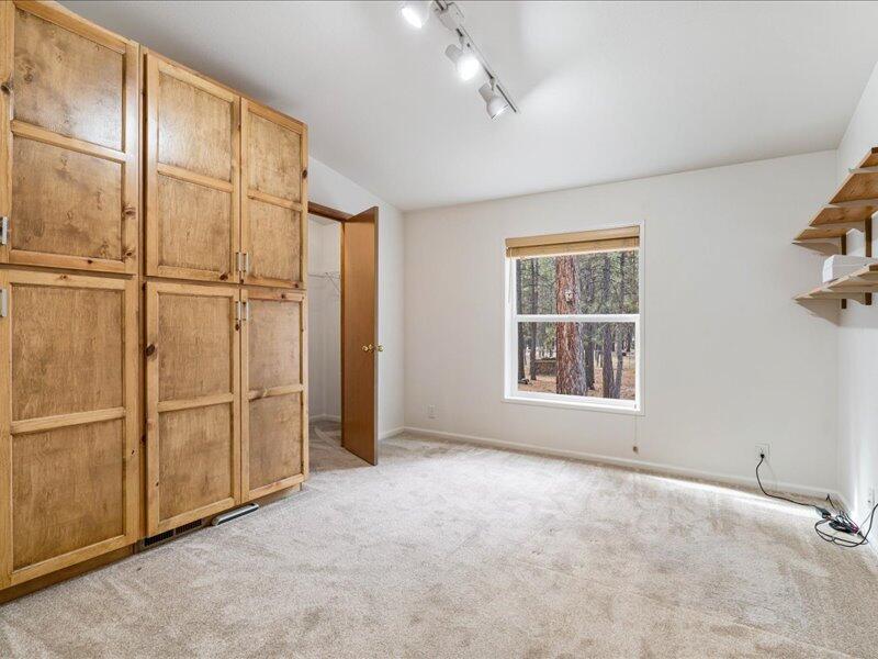 152382 Wagon Trail Road La Pine, OR 97739 - Photo 21 of 35 06-Bedroom