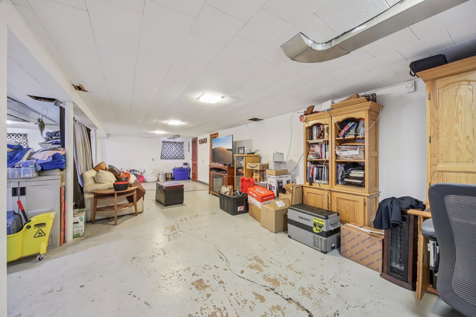 4604 Maple Avenue Forest View, IL 60402 - Photo 22 of 35 a view of a livingroom with furniture and toys