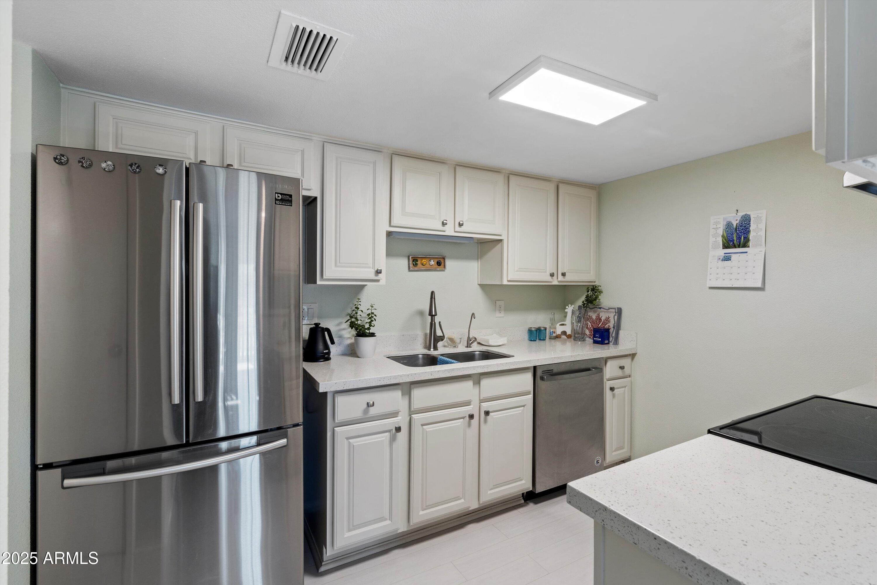 3511 East Baseline Road, Unit 1243 Phoenix, AZ 85042 - Photo 9 of 31 10-Kitchen
