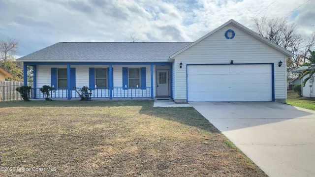 a view of house with outdoor space