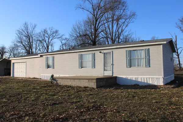 $93,900 | 406 West Kirkwood Street, Odin, IL 62870