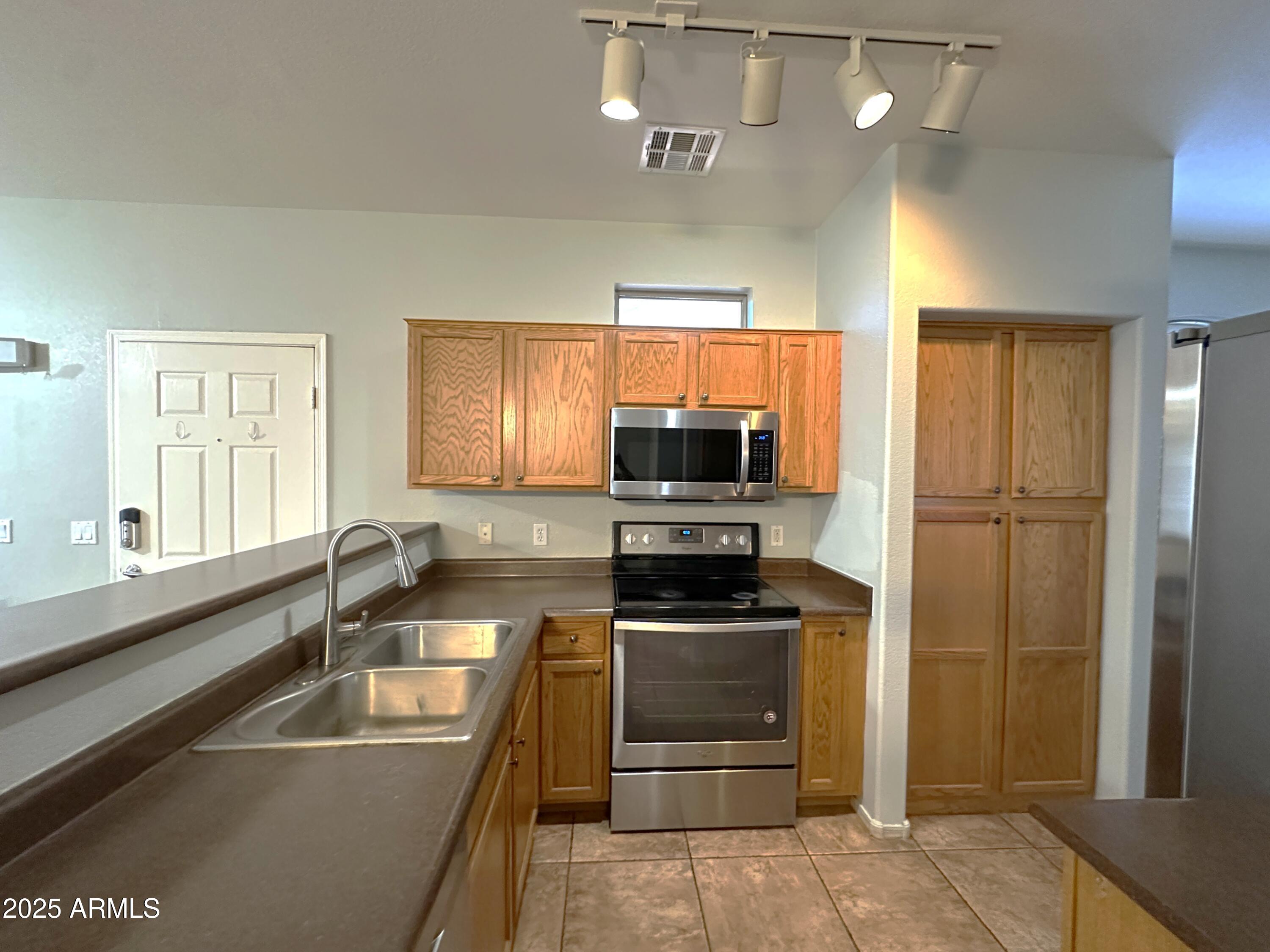 2401 East Rio Salado Parkway, Unit 1015 Tempe, AZ 85288 - Photo 8 of 33 IMG_4638