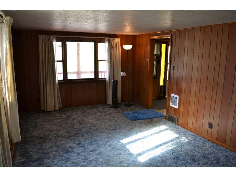 514 Melcroft Road Acme, PA 15610 - Photo 7 of 25 Living Room.