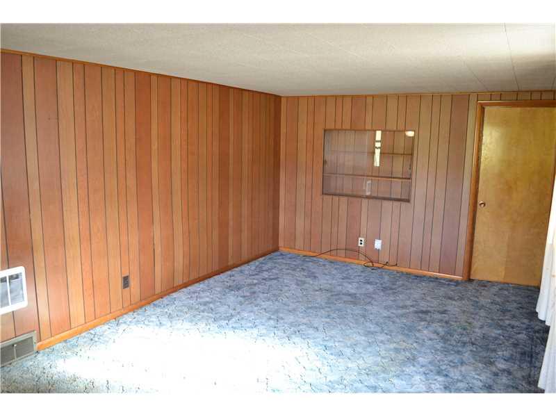 514 Melcroft Road Acme, PA 15610 - Photo 9 of 25 Living Room.
