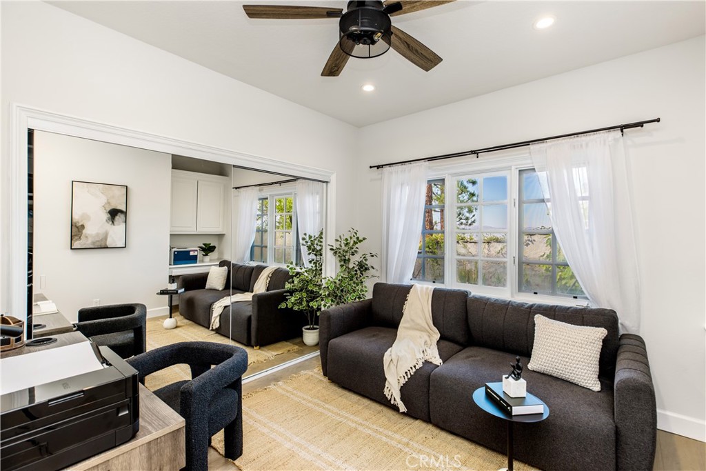 6032 County Oak Road Woodland Hills, CA 91367 - Photo 46 of 53