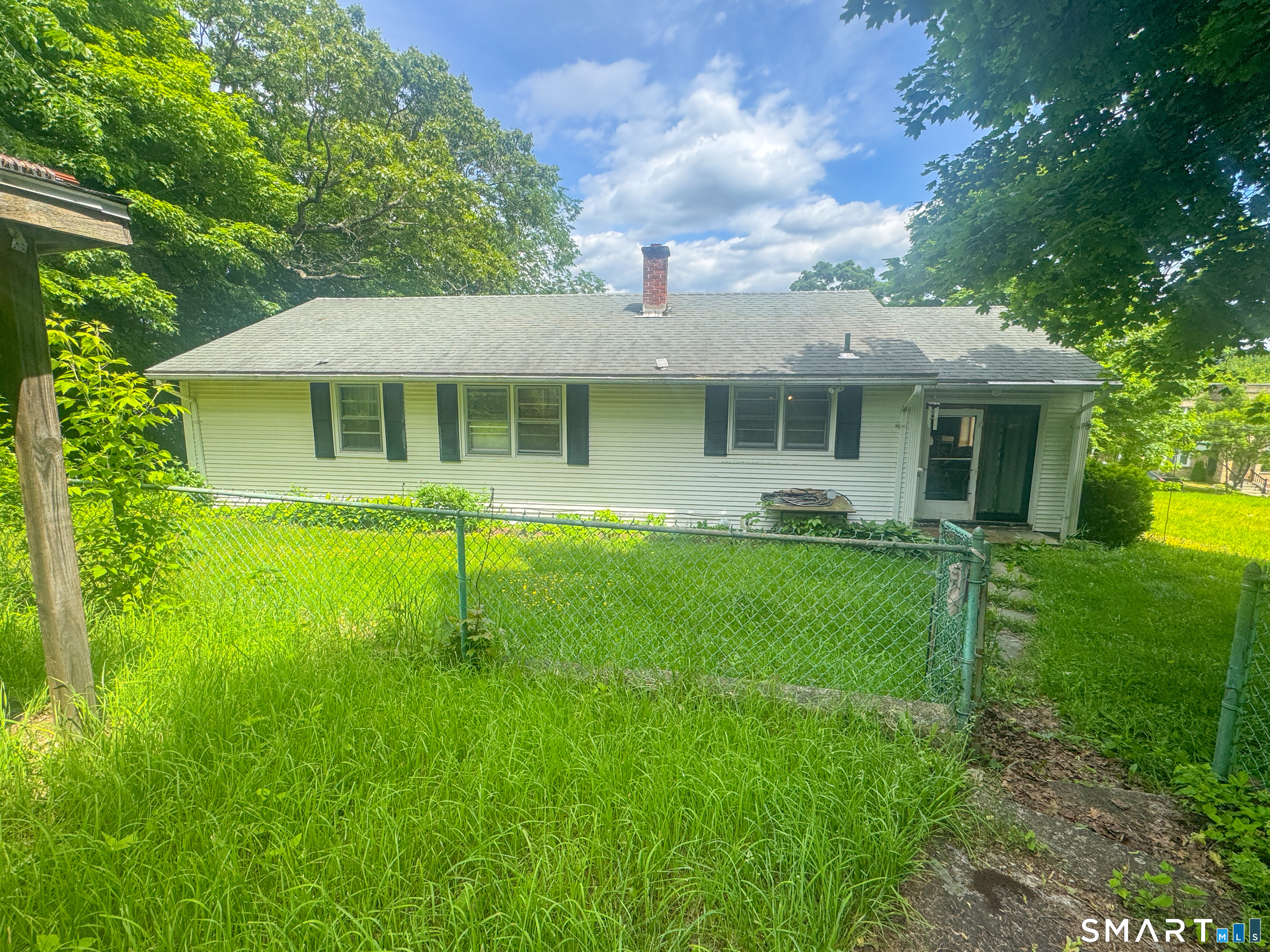140 Bailey Avenue Meriden, CT 06451 - Photo 6 of 31