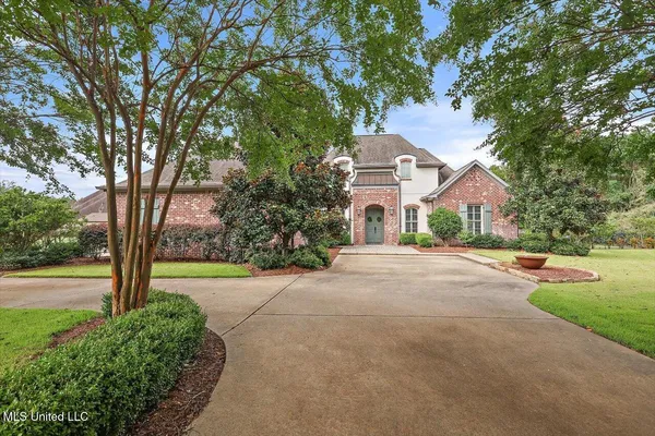 $654,000 | 100 Indian Crk Boulevard, Flowood, MS 39232