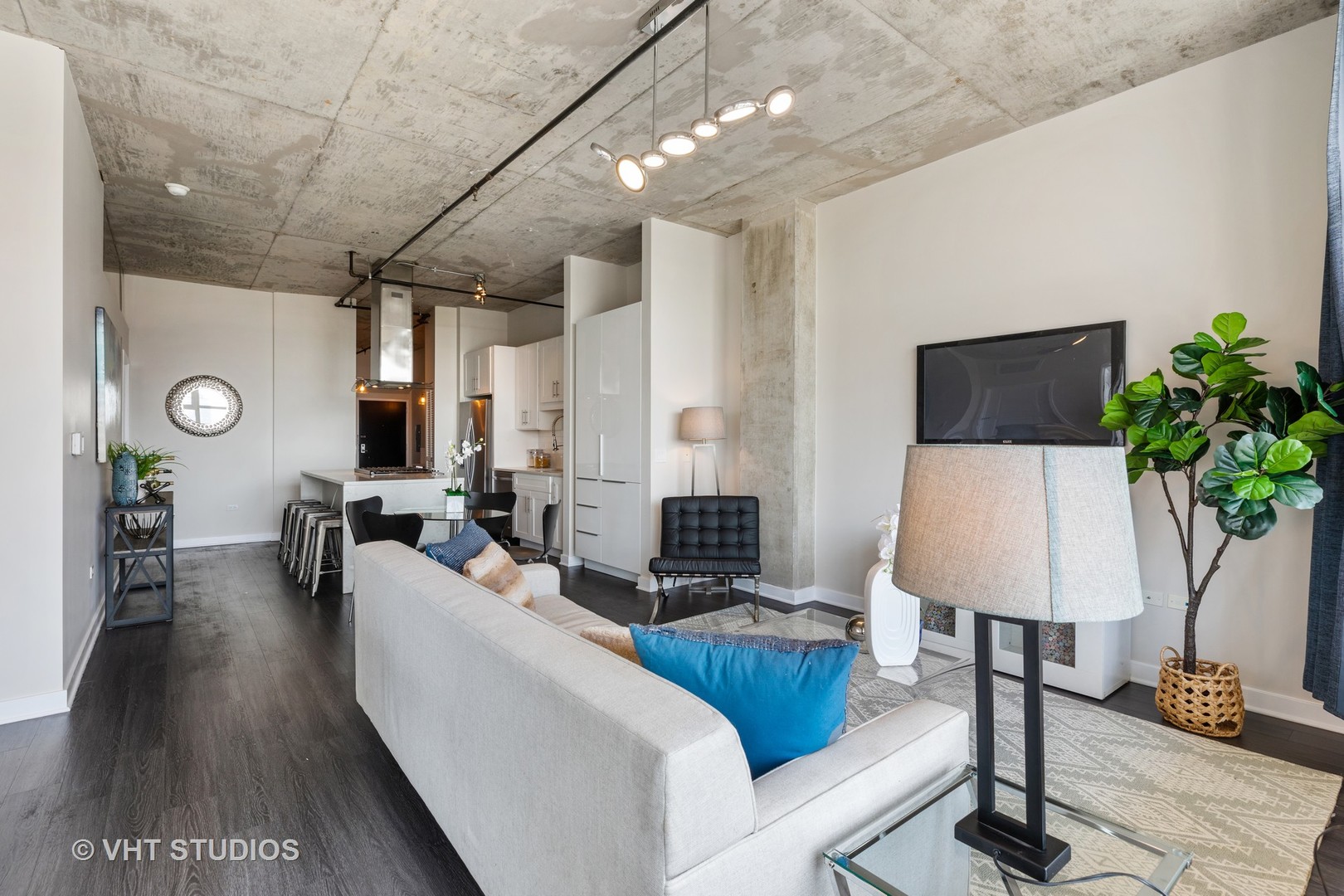 50 East 16th Street, Unit 812 Chicago, IL 60616 - Photo 3 of 18