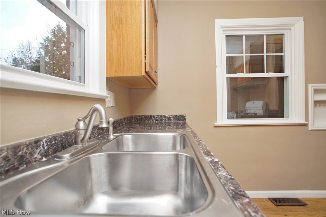 4138 Ellison Road Cleveland, OH 44121 - Photo 9 of 26