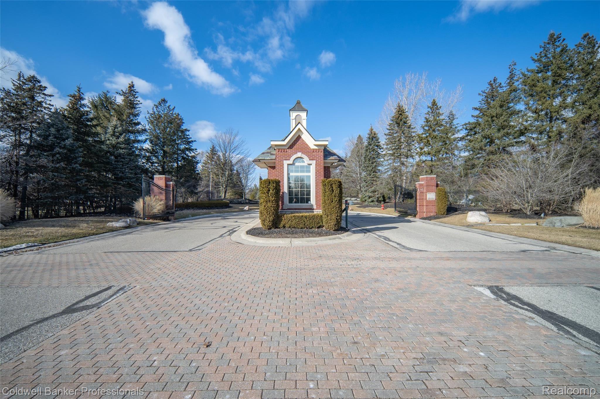 2555 Golf Crest Drive Rochester, MI 48309 - Photo 86 of 91 2555 Golf Crest Dr RHills-81.jpg