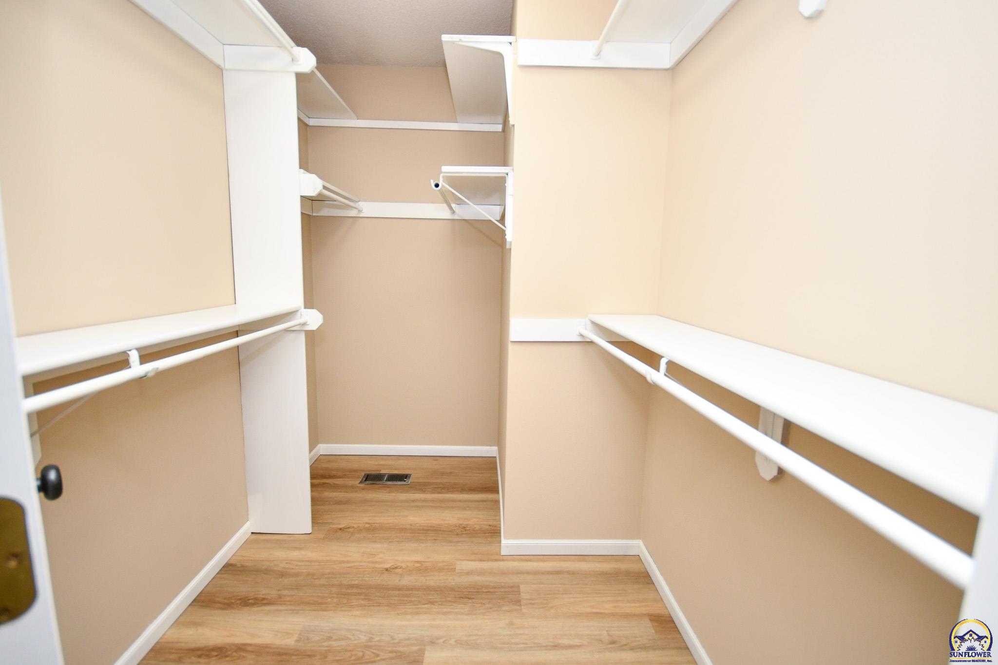 5619 Southwest 35th Street Topeka, KS 66614 - Photo 11 of 30