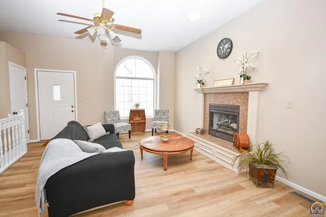 $292,500 | 5619 Southwest 35th Street, Topeka, KS 66614