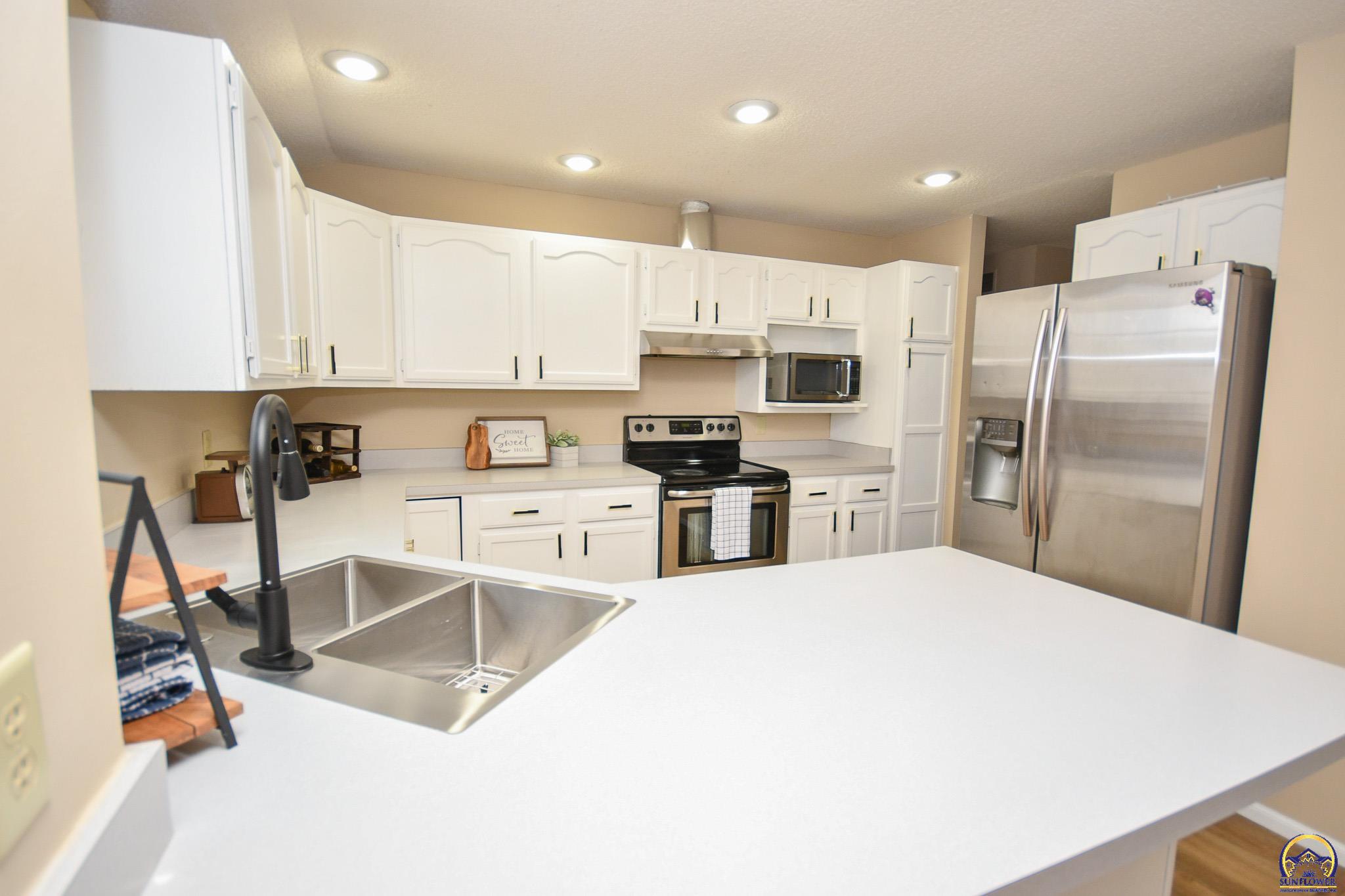 5619 Southwest 35th Street Topeka, KS 66614 - Photo 17 of 30