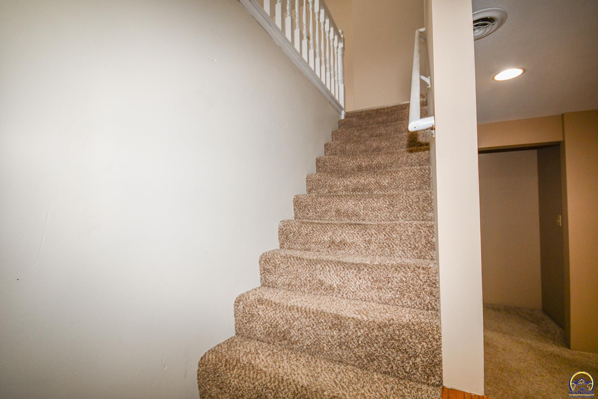 5619 Southwest 35th Street Topeka, KS 66614 - Photo 18 of 30