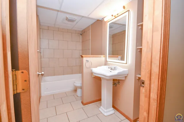 $292,500 | 5619 Southwest 35th Street, Topeka, KS 66614