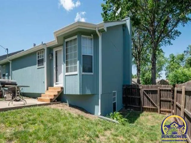$292,500 | 5619 Southwest 35th Street, Topeka, KS 66614