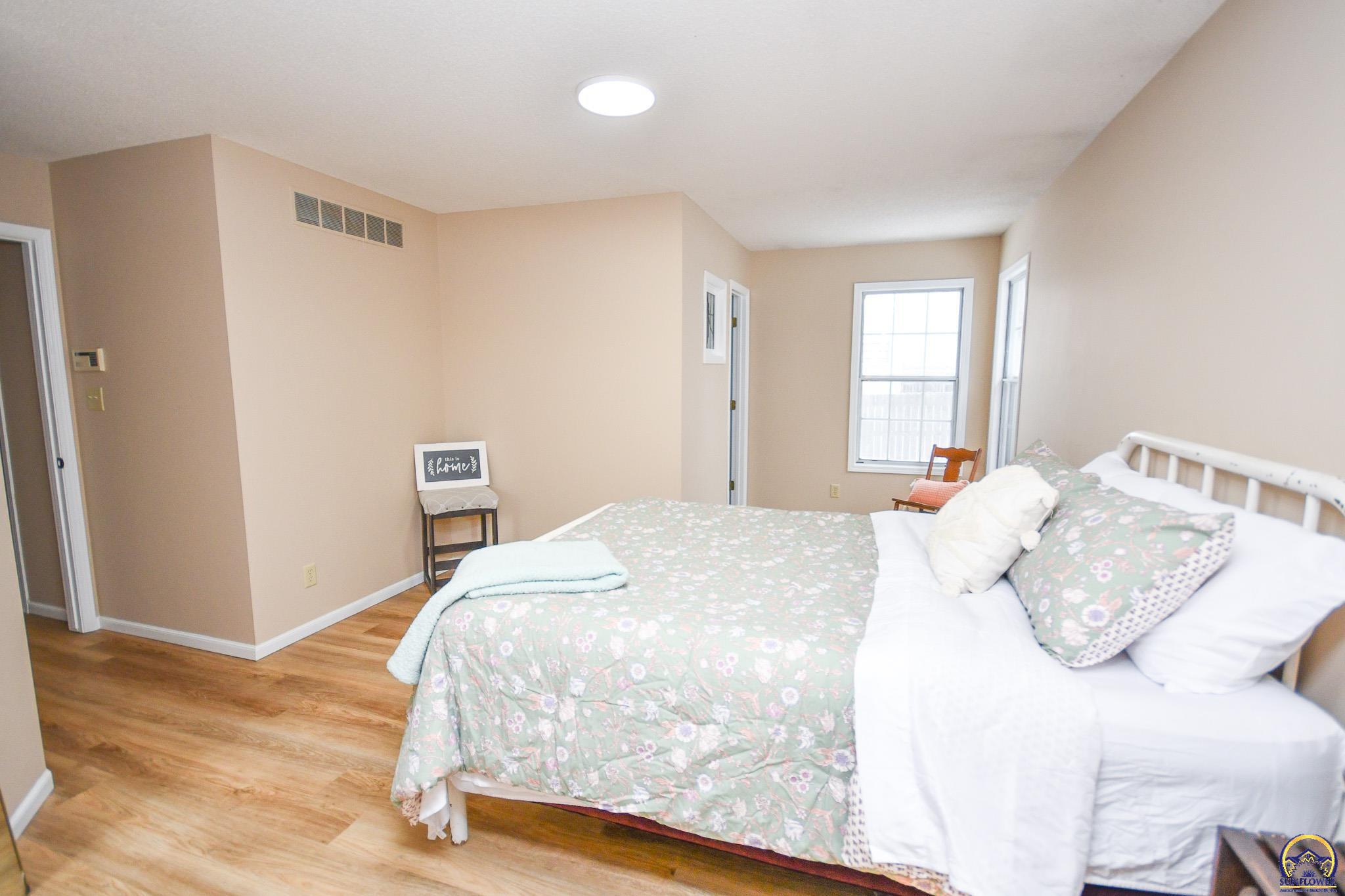 5619 Southwest 35th Street Topeka, KS 66614 - Photo 8 of 30