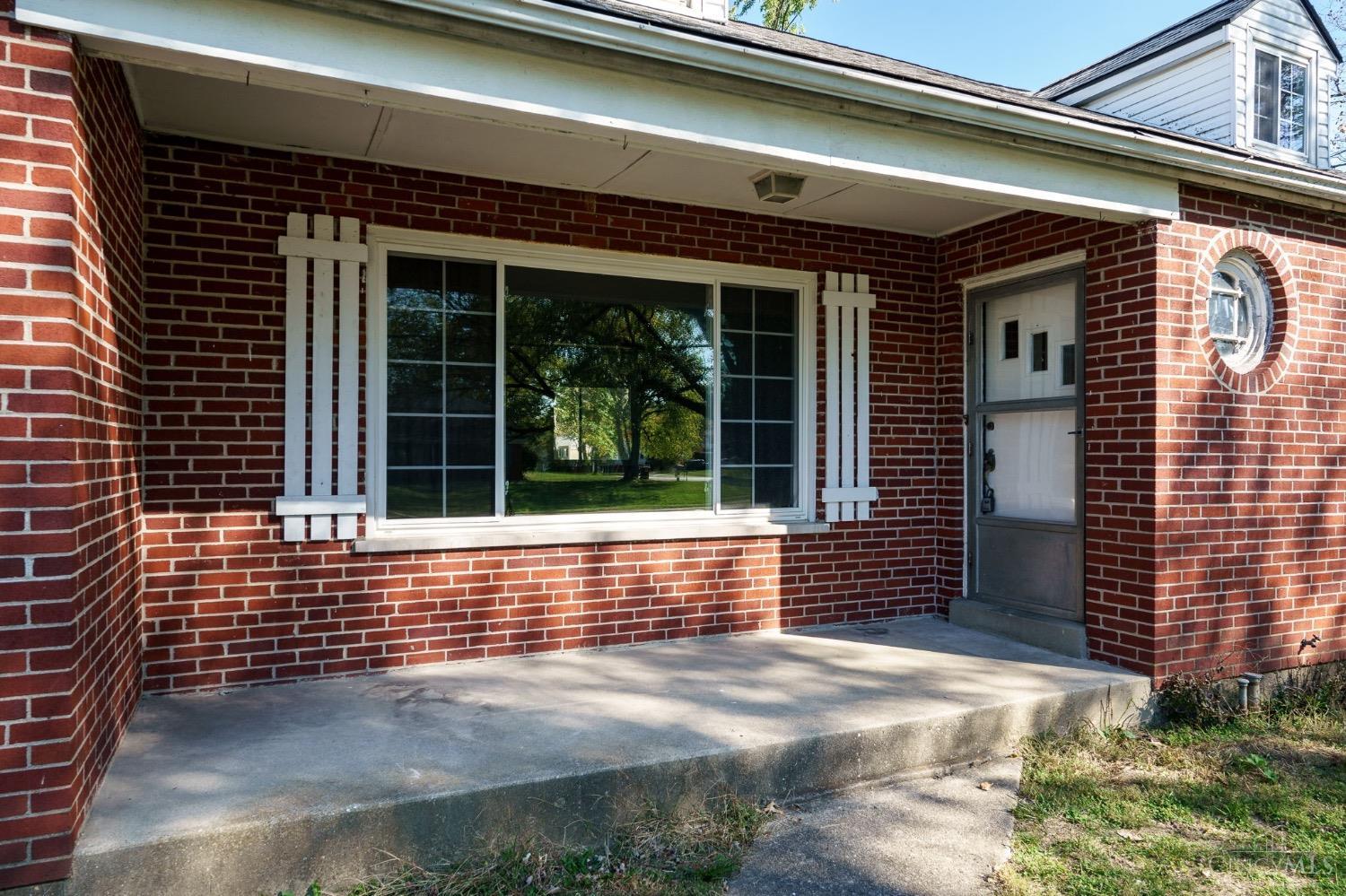 8238 Forest Road Cincinnati, OH 45255 - Photo 3 of 36