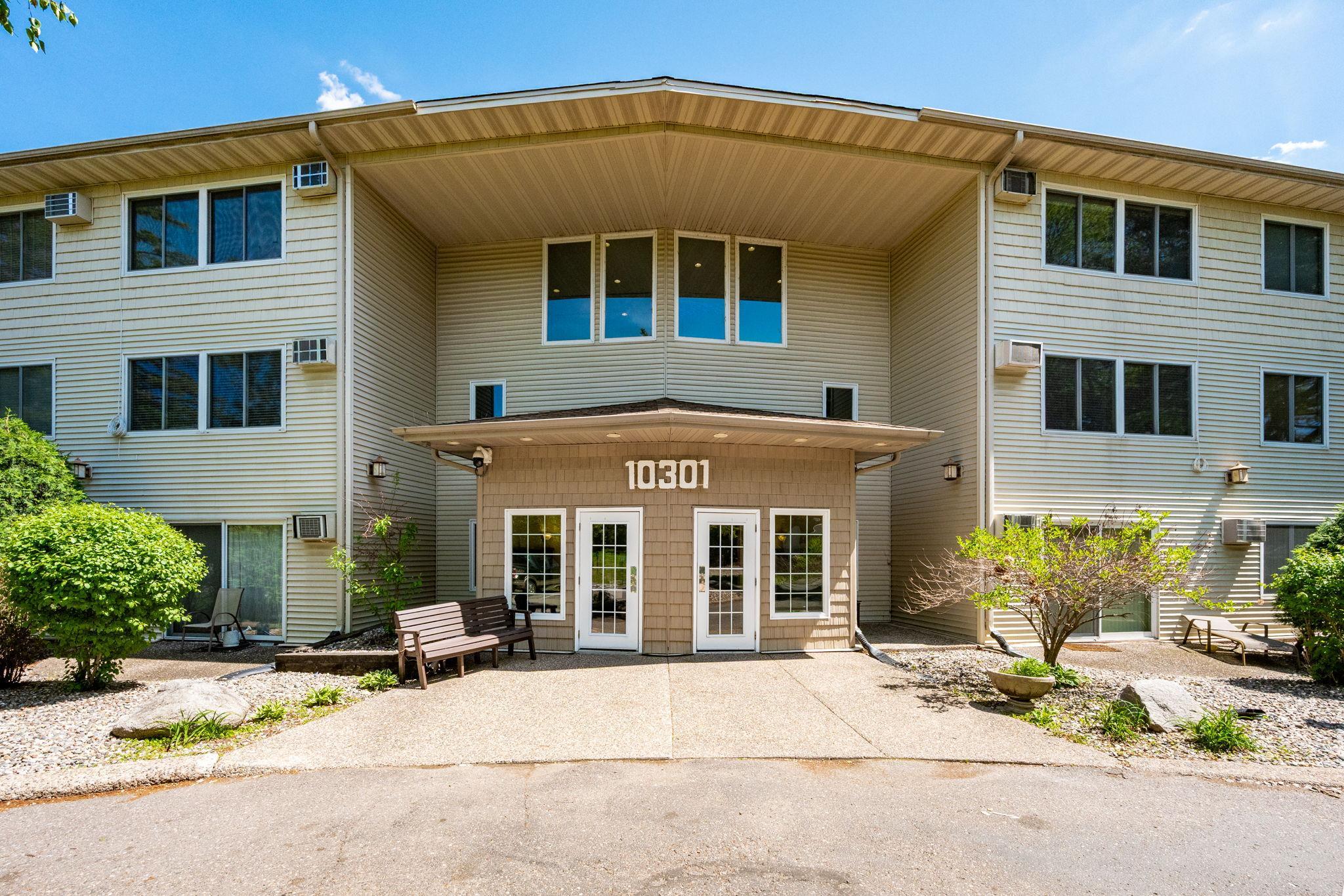 10301 Cedar Lk Road South, Unit 201 Hopkins, MN 55305 - Photo 2 of 32