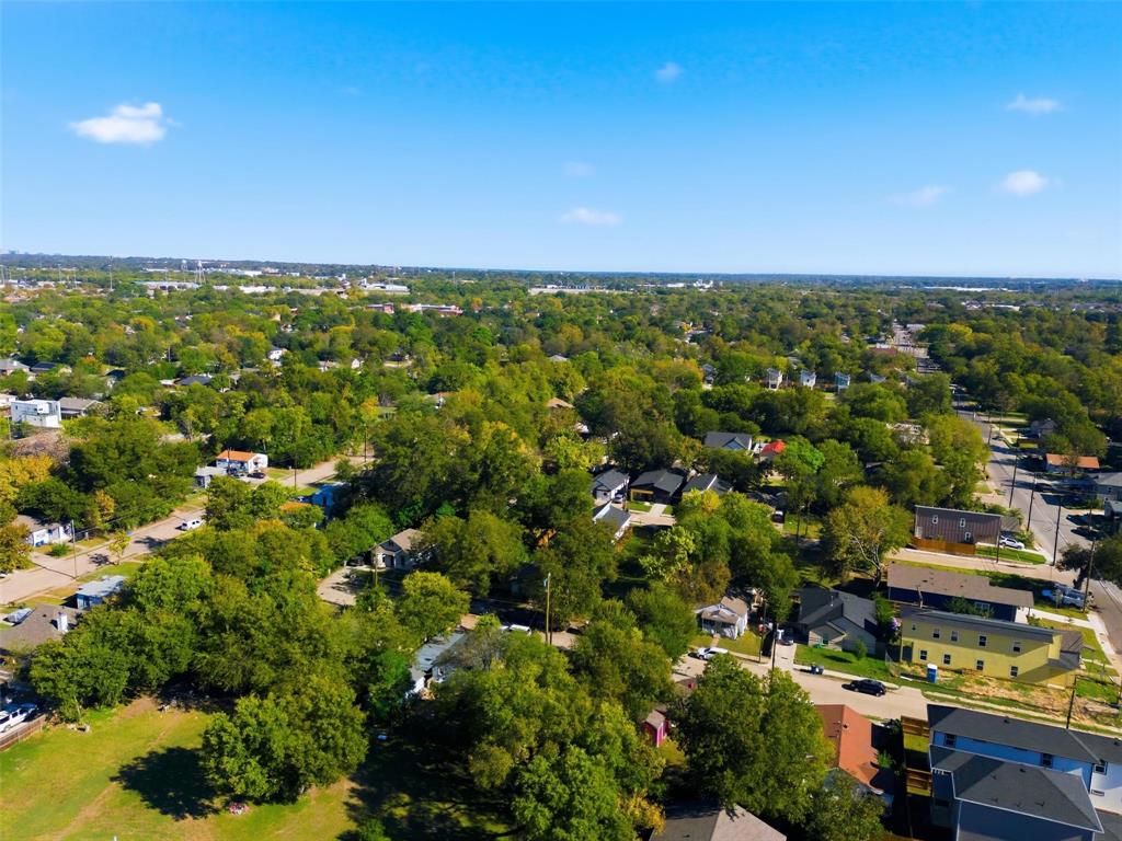2715 Springdale Street Dallas, TX 75210 - Photo 4 of 9 a view of a city