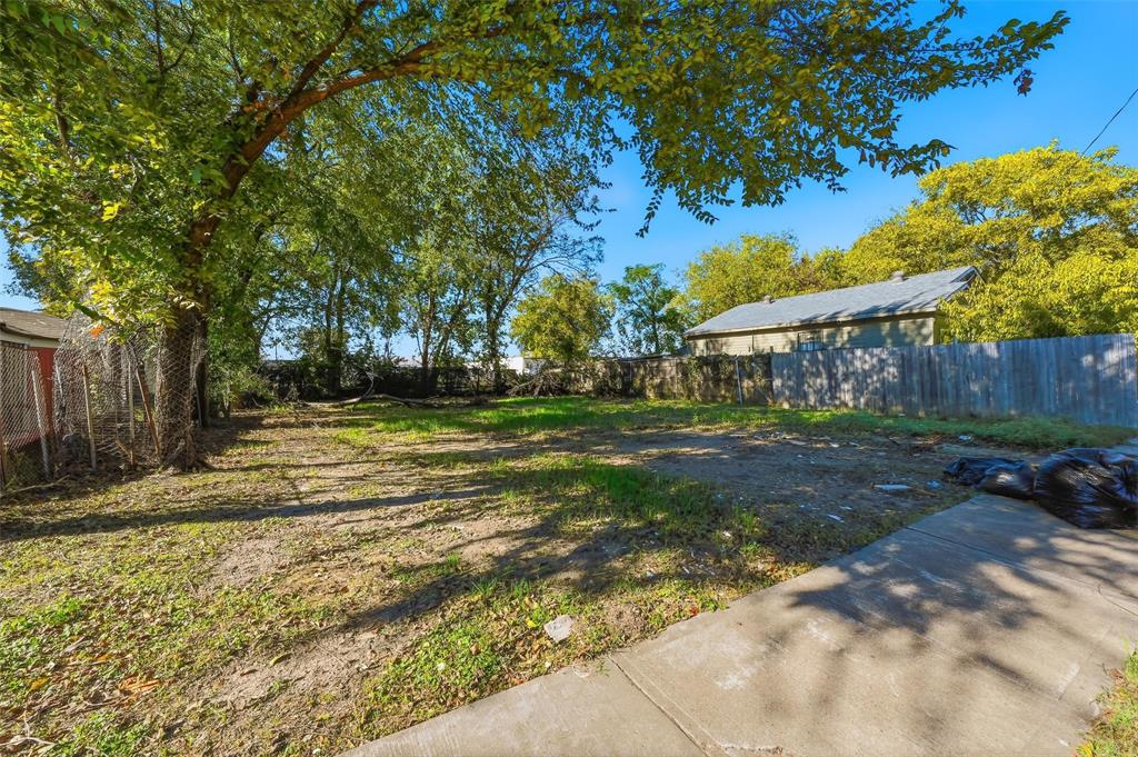 2715 Springdale Street Dallas, TX 75210 - Photo 6 of 9 a view of a yard with plants and large trees