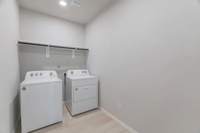 $2,400 | 9327 Colonial Bent Place, Conroe, TX 77385