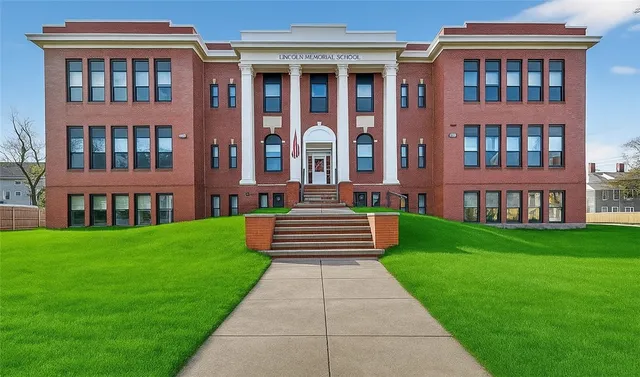 $1,475 | 1624 Lonsdale Avenue, Unit 204/304, Lincoln, RI 02865