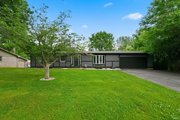 $318,000 | 574 South Circle Drive, Warsaw, IN 46580