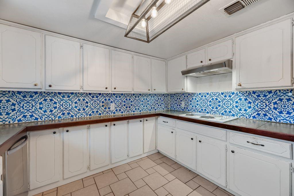 22 Spring Oaks Road Burleson, TX 76028 - Photo 14 of 34 Gallery Image 14