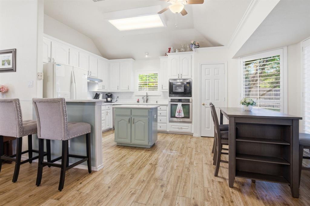 729 Bent Tree Court Hurst, TX 76054 - Photo 10 of 23