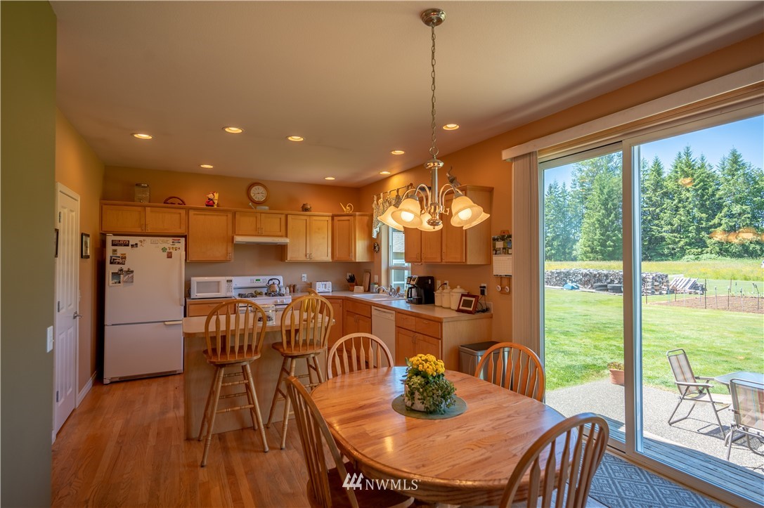 5563 Sand Road Bellingham, WA 98226 - Photo 11 of 36