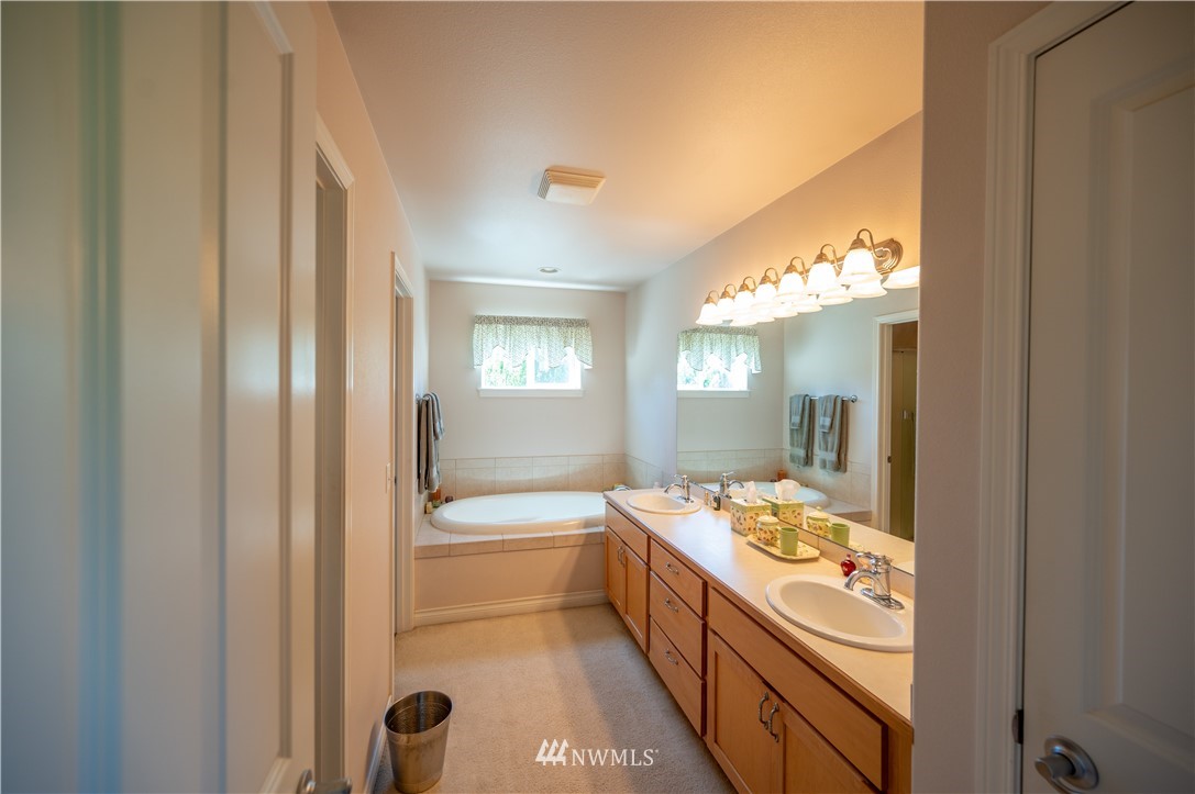 5563 Sand Road Bellingham, WA 98226 - Photo 18 of 36
