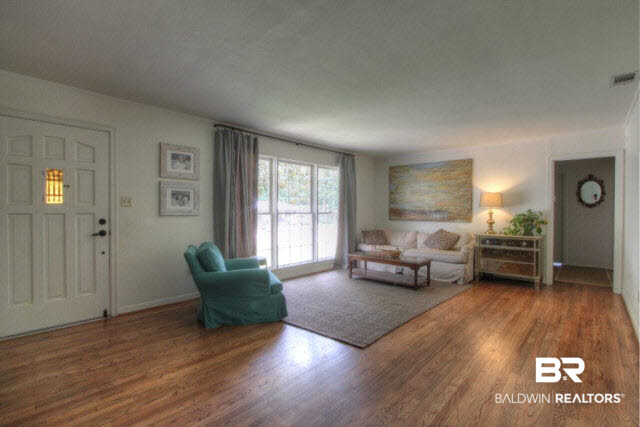 374 Ridgewood Circle Fairhope, AL 36532 - Photo 5 of 22 living room