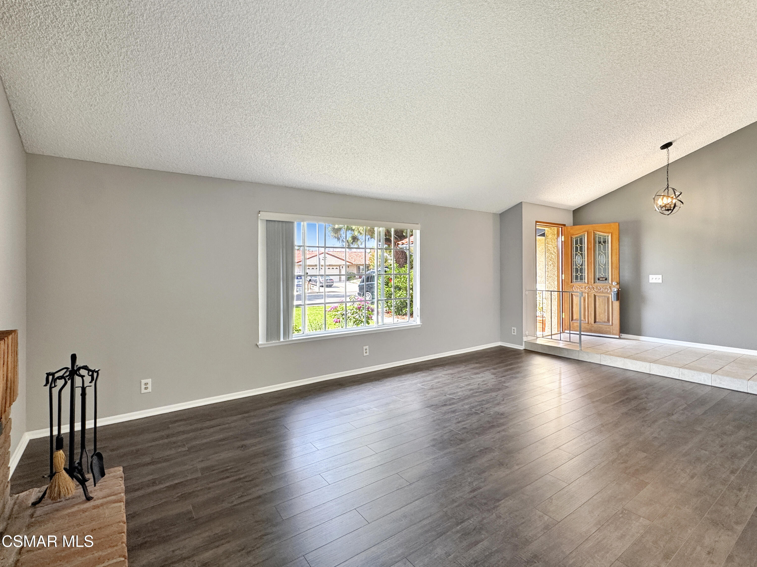 2948 Texas Avenue Simi Valley, CA 93063 - Photo 5 of 32 5ef6da876733c9bc039fc7e9b4b50dc36c37d423