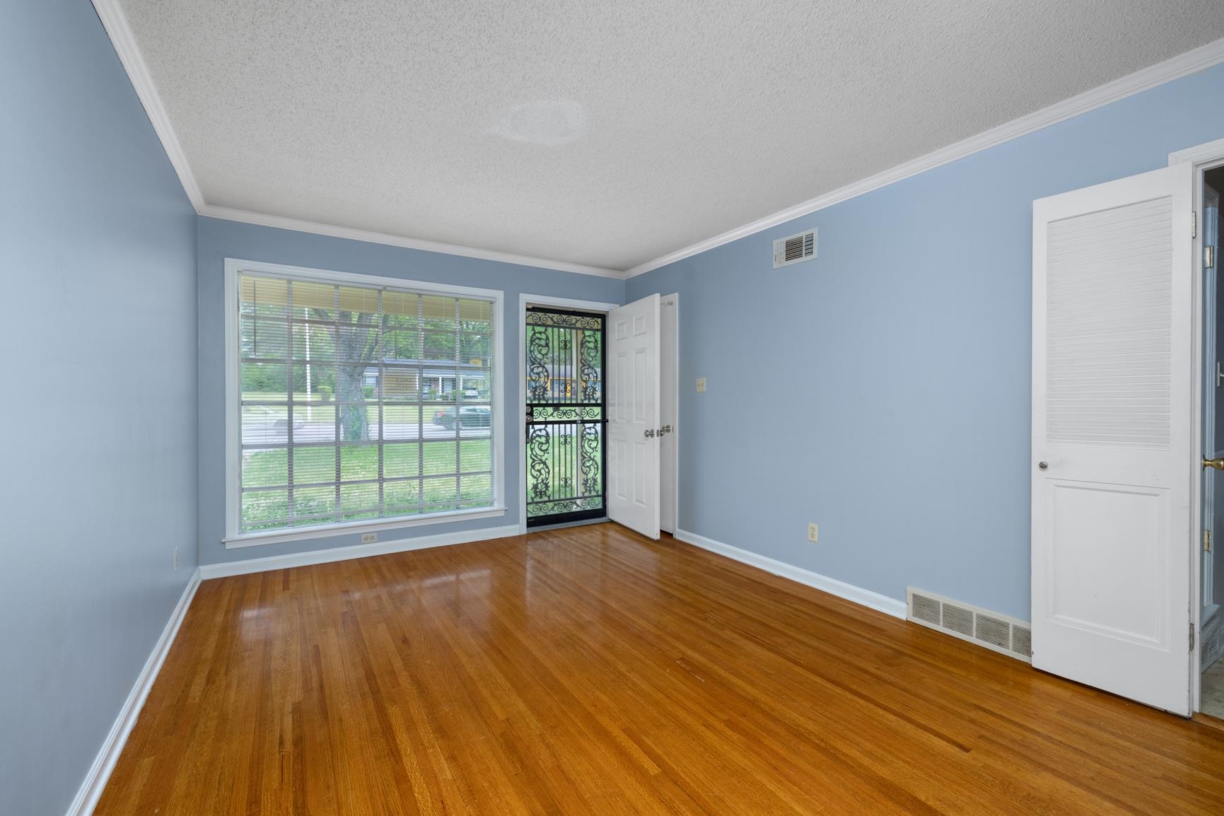 3853 Range Line Road Memphis, TN 38127 - Photo 4 of 18 Empty room featuring a textured ceiling, visible vents, crown molding, and baseboards