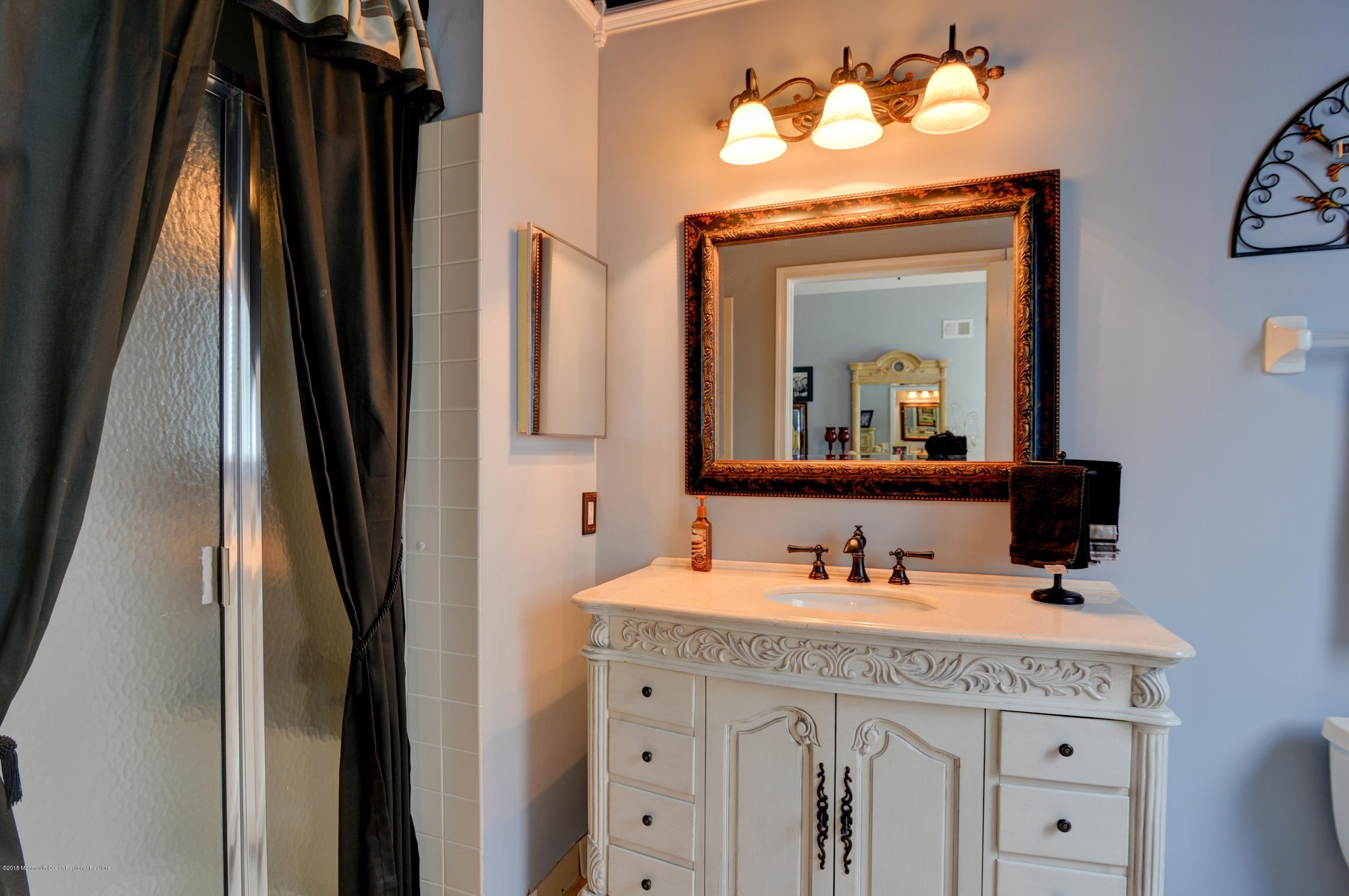 32 Shoal Road Jackson, NJ 08527 - Photo 22 of 42 021_2nd Master Bath
