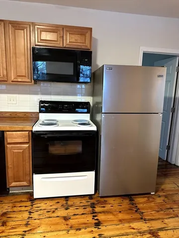 $2,450 | 33 Thomas Street, Unit 1, Southbridge, MA 01550