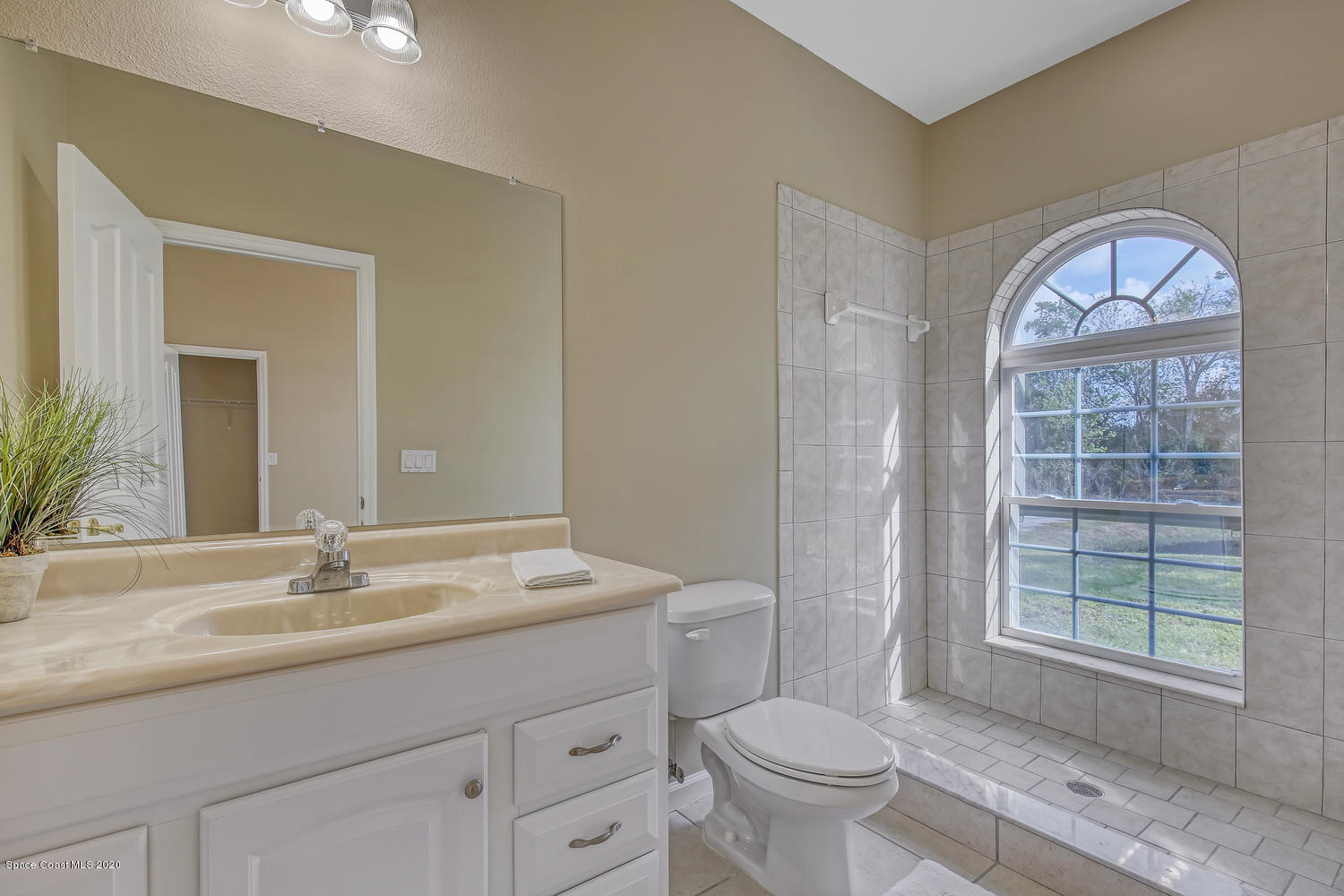 1290 Adamson Road Cocoa, FL 32926 - Photo 29 of 38 Private 3rd Bathroom Off The 3rd Bedroom