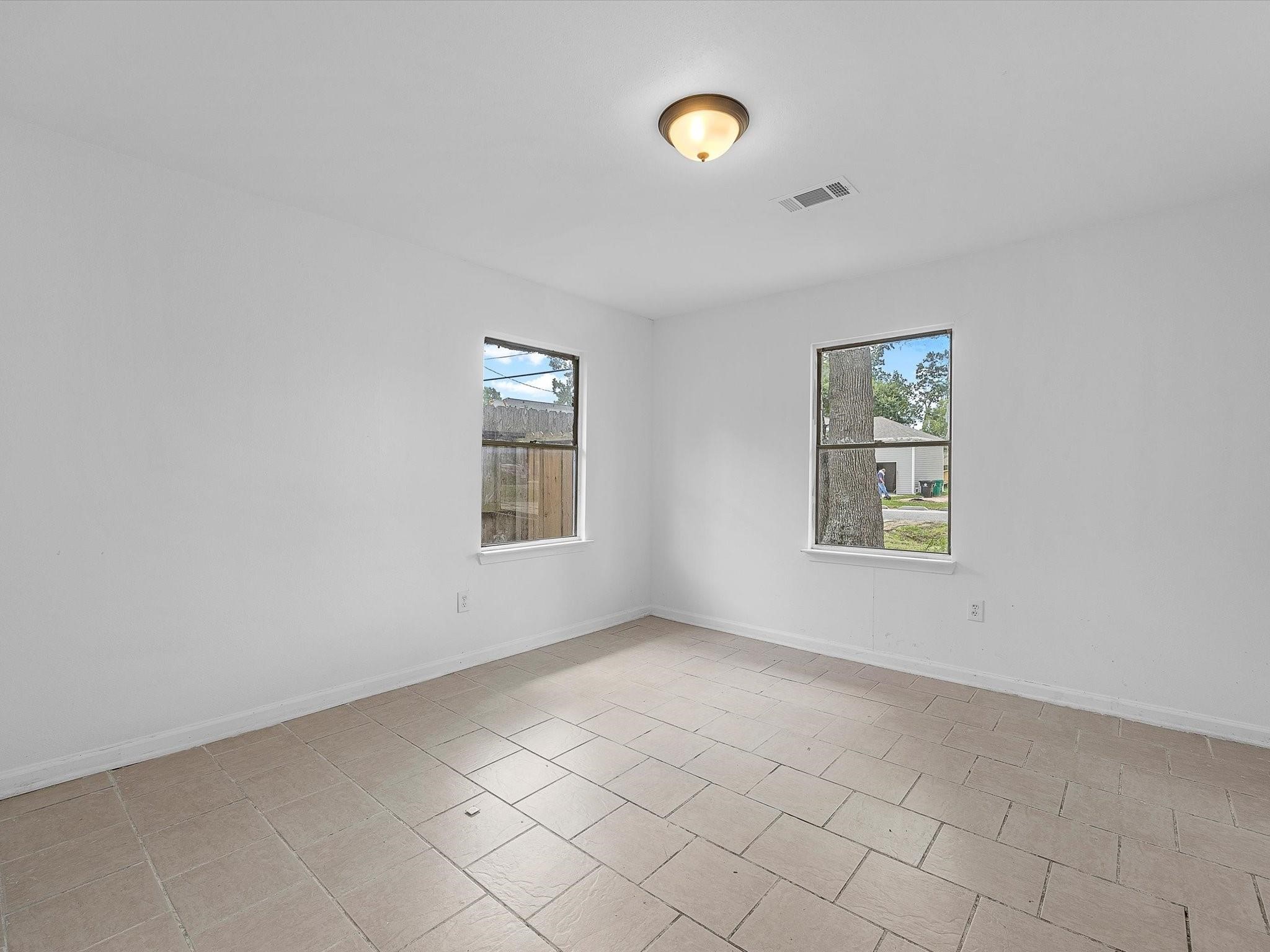 8161 Record Street Houston, TX 77028 - Photo 11 of 12 an empty room with windows