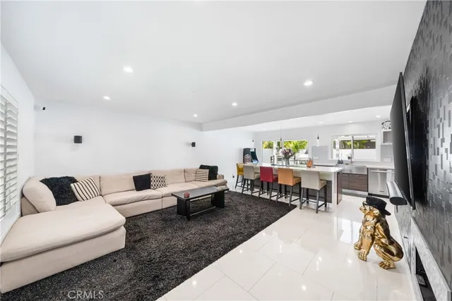 $1,925,000 | 20191 Imperial Cove Lane, Huntington Beach, CA 92646