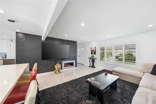 $1,925,000 | 20191 Imperial Cove Lane, Huntington Beach, CA 92646