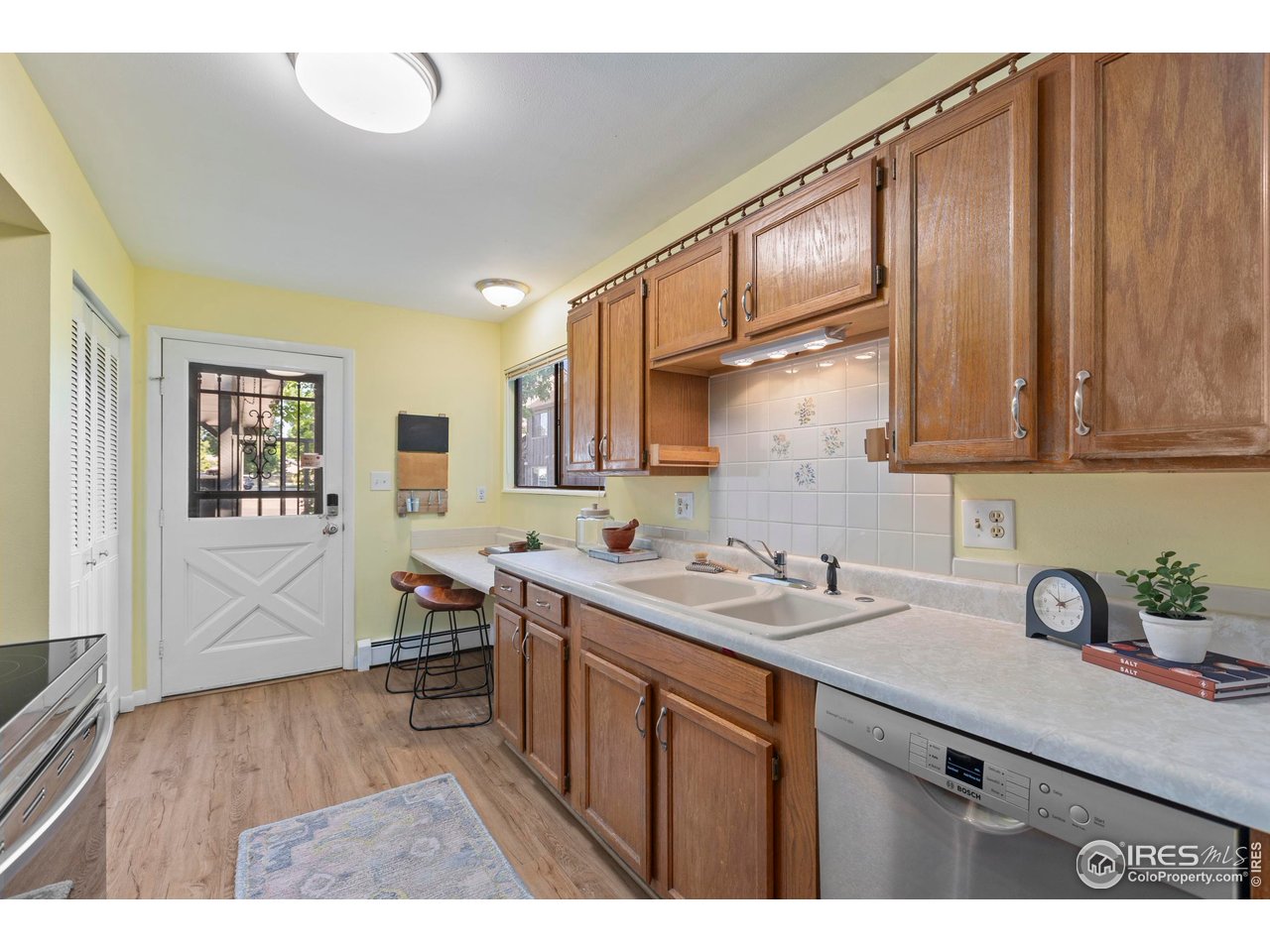 705 East Drake Road, Unit 40 Fort Collins, CO 80525 - Photo 16 of 33 Cute eat-in space in the kitchen!