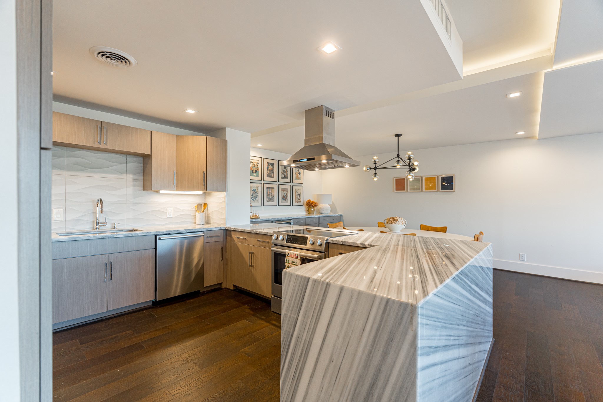 2701 Westheimer Road, Unit 6F Houston, TX 77098 - Photo 26 of 45 a kitchen with granite countertop a sink stove and refrigerator