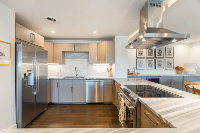 a kitchen that has a lot of cabinets in it