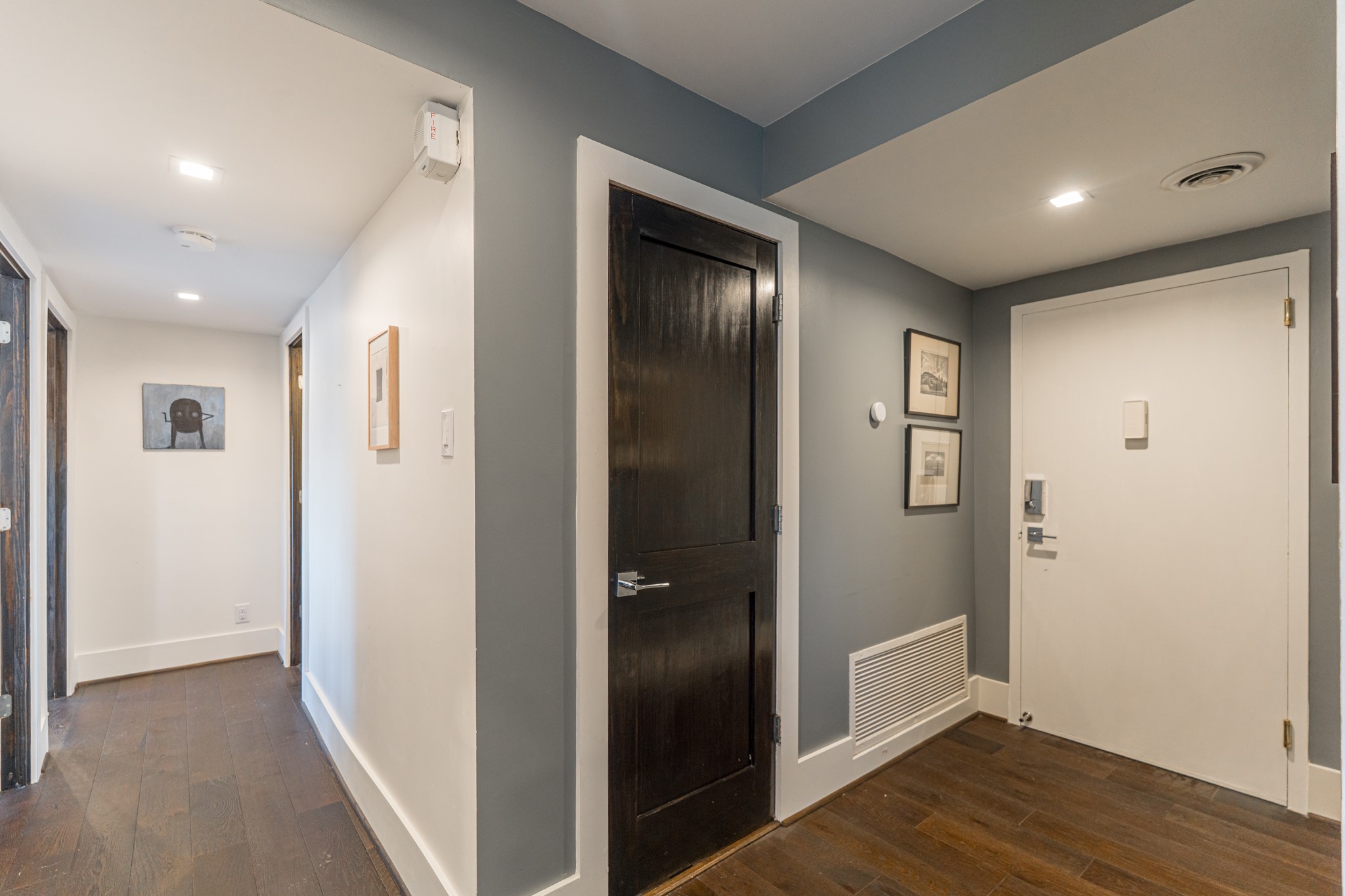 2701 Westheimer Road, Unit 6F Houston, TX 77098 - Photo 31 of 45 a view of hallway with wooden floor