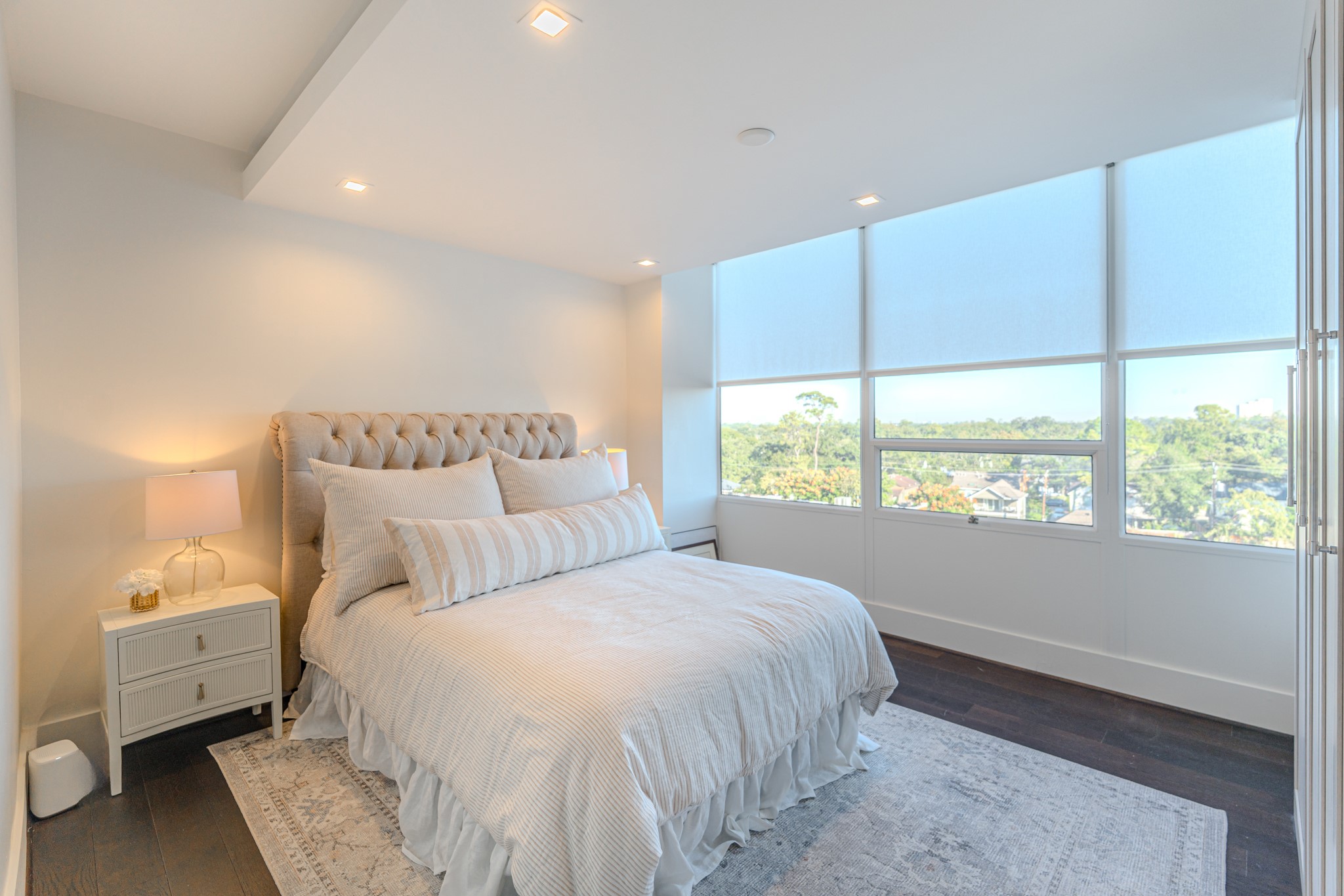 2701 Westheimer Road, Unit 6F Houston, TX 77098 - Photo 36 of 45 a large bedroom with a bed and large window