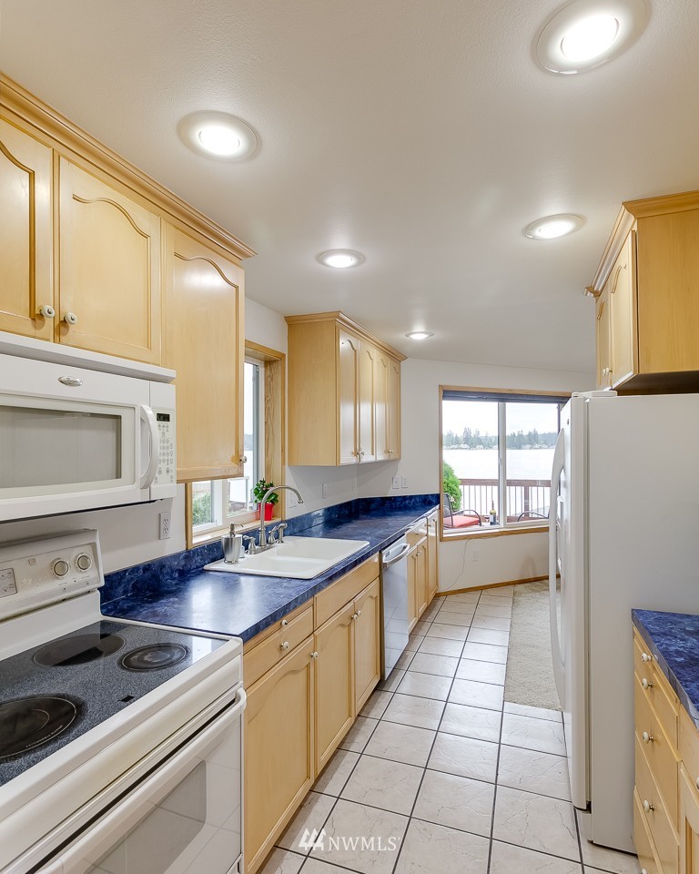 15916 Peninsula Road Stanwood, WA 98292 - Photo 7 of 23 Gallery Image 7