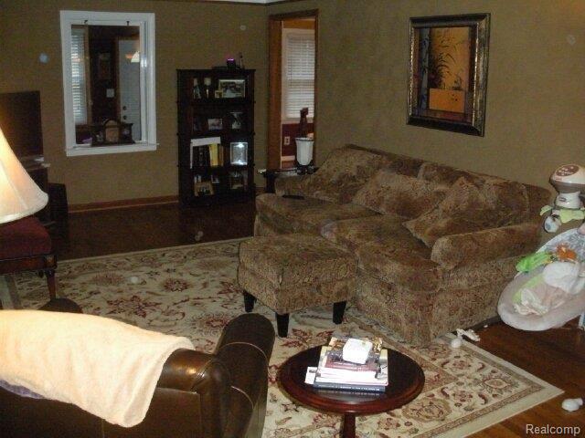 442 Moran Road Grosse Pointe, MI 48236 - Photo 3 of 21 Living Room