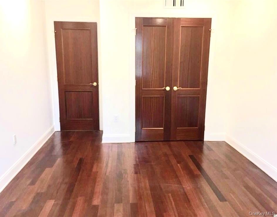 171-sterling Great Neck Road Great Neck, NY 11021 - Photo 12 of 18